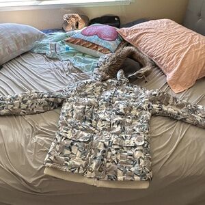 Nice material jacket for young girls